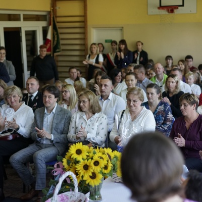 Ursynów. Uroczyste ślubowanie i pasowanie na ucznia